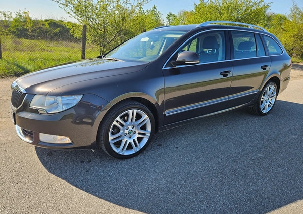Skoda Superb cena 27900 przebieg: 301871, rok produkcji 2010 z Starogard Gdański małe 466